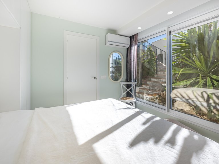 Villa for Sale in The Golden Mile, Malaga 38