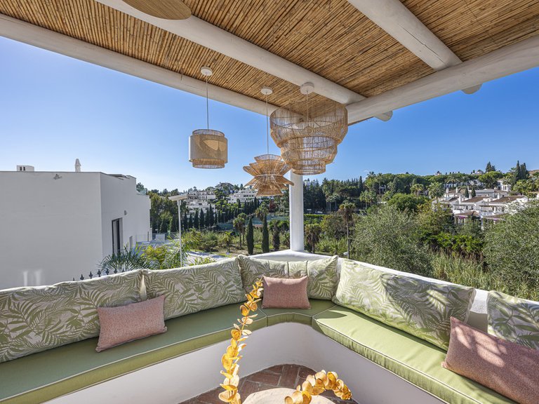 Villa for Sale in The Golden Mile, Malaga 4