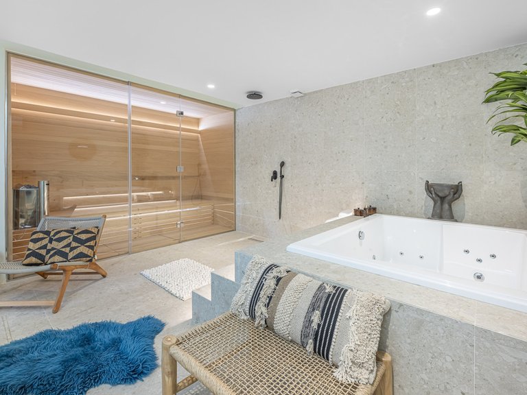 Villa for Sale in The Golden Mile, Malaga 41