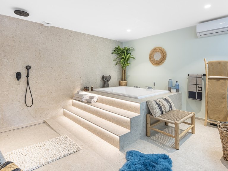 Villa for Sale in The Golden Mile, Malaga 42