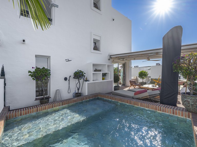 Villa for Sale in The Golden Mile, Malaga 5