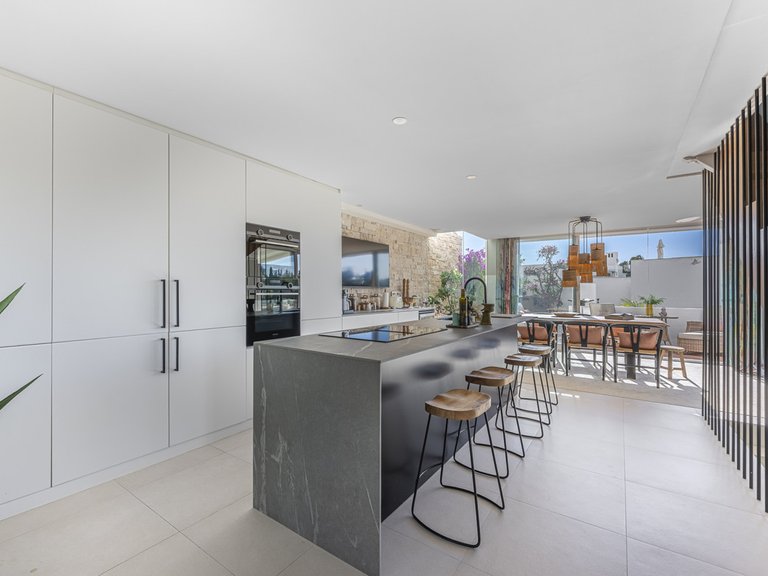Villa for Sale in The Golden Mile, Malaga 8