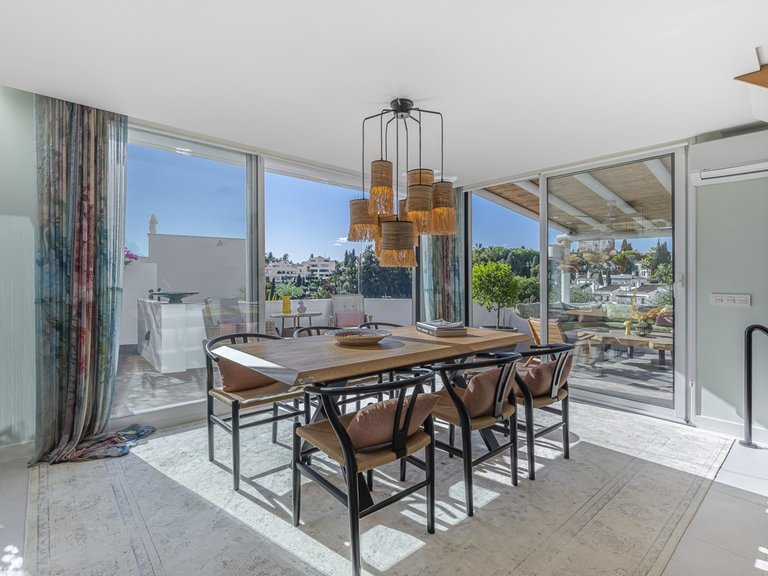 Villa for Sale in The Golden Mile, Malaga 9