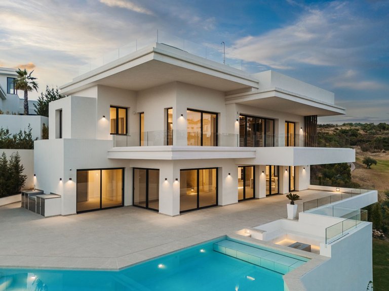 Villa for Sale in Estepona, Malaga 1