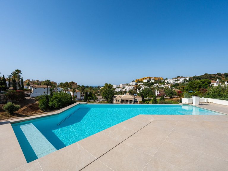Villa for Sale in Estepona, Malaga 2