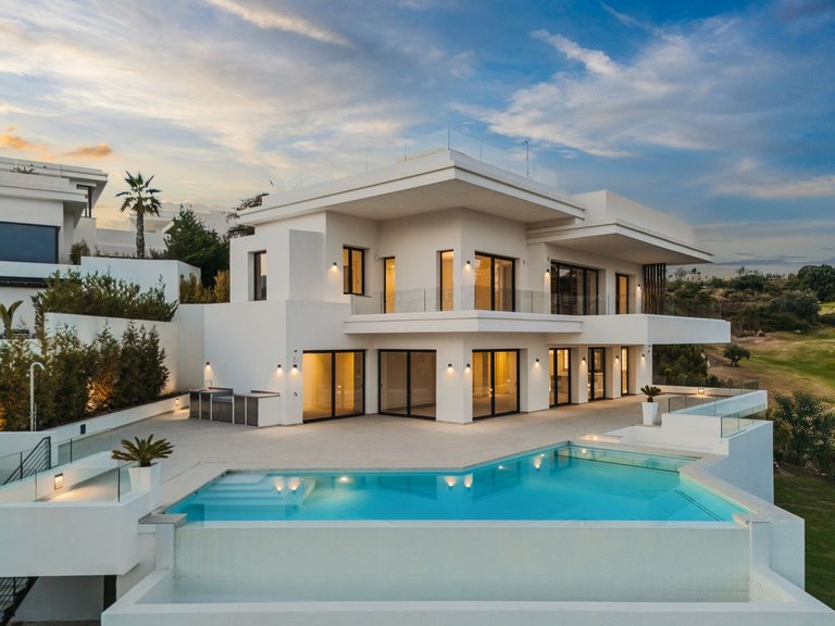 Villa for Sale in Estepona, Malaga 29