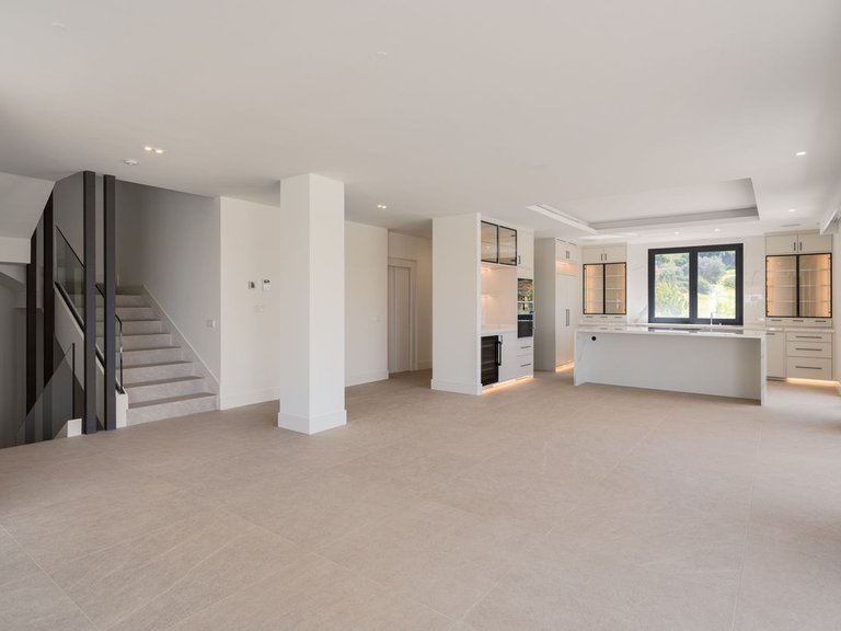 Villa for Sale in Estepona, Malaga 3