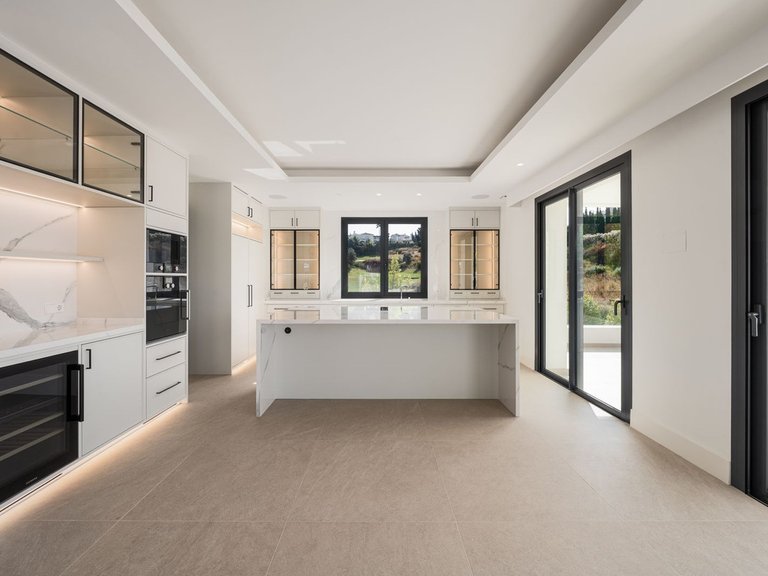 Villa for Sale in Estepona, Malaga 4