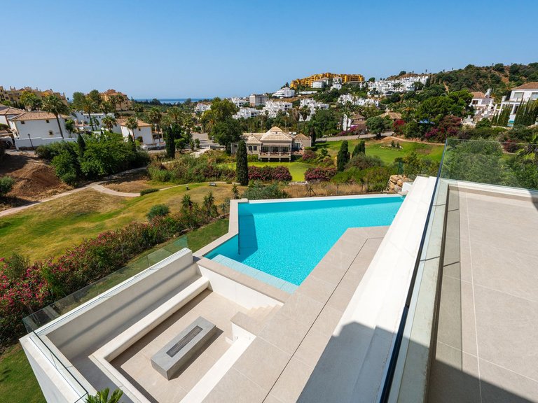 Villa for Sale in Estepona, Malaga 9