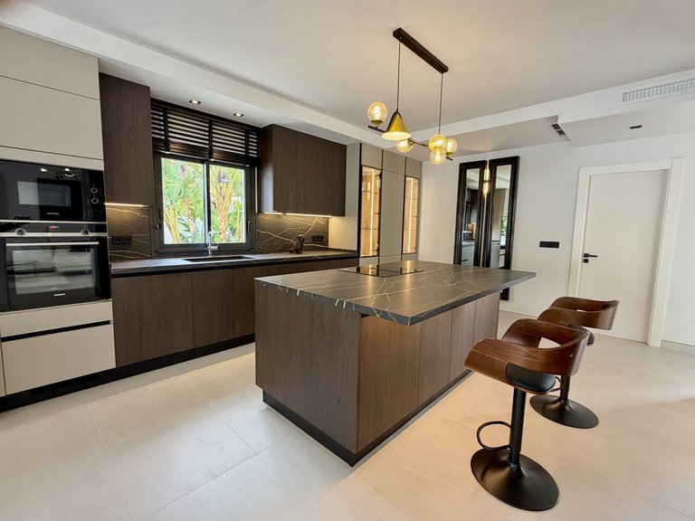Villa for Sale in Puerto Banús, Malaga 11