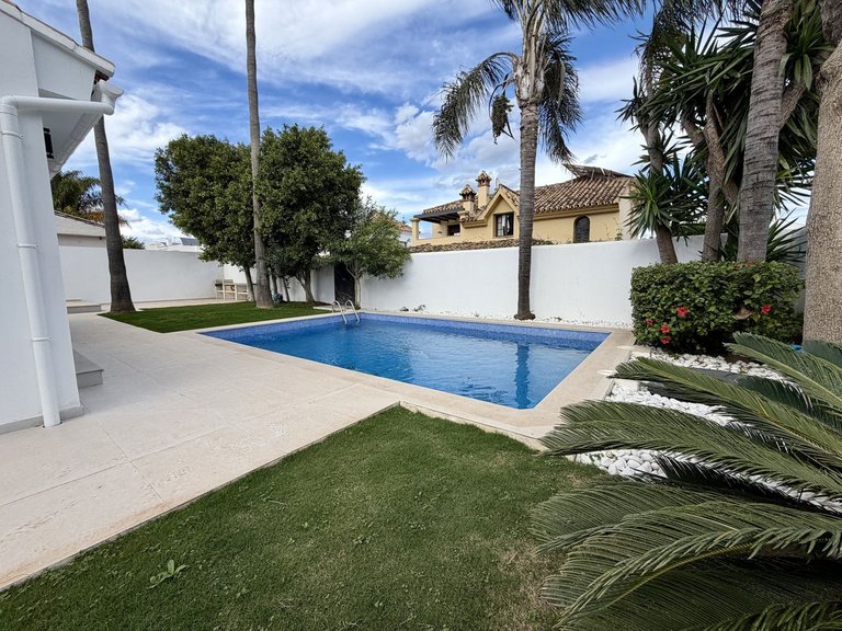 Villa for Sale in Puerto Banús, Malaga 2