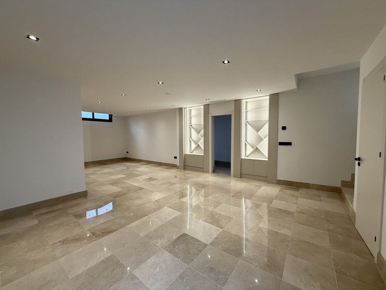 Villa for Sale in Puerto Banús, Malaga 24