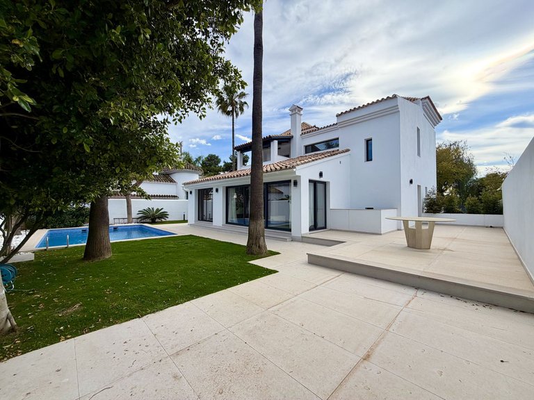 Villa for Sale in Puerto Banús, Malaga 31