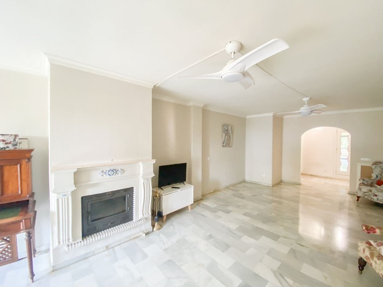 Apartment for Sale in Nueva Andalucía, Malaga 1