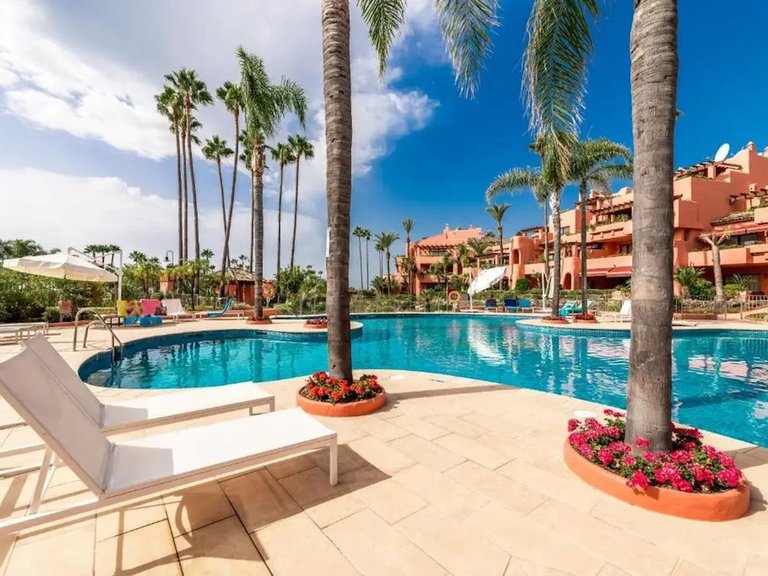 Apartment for Sale in New Golden Mile, Malaga 1
