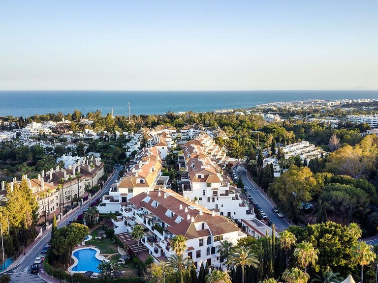 Apartment for Sale in The Golden Mile, Malaga 1