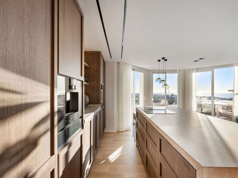 Apartment for Sale in The Golden Mile, Malaga 2