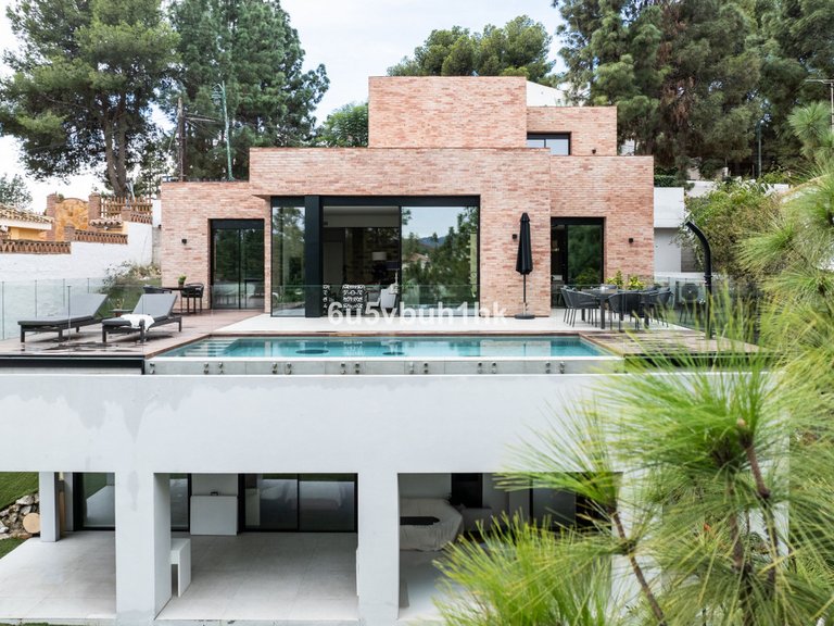 Villa for Sale in El Atabal, Malaga 38