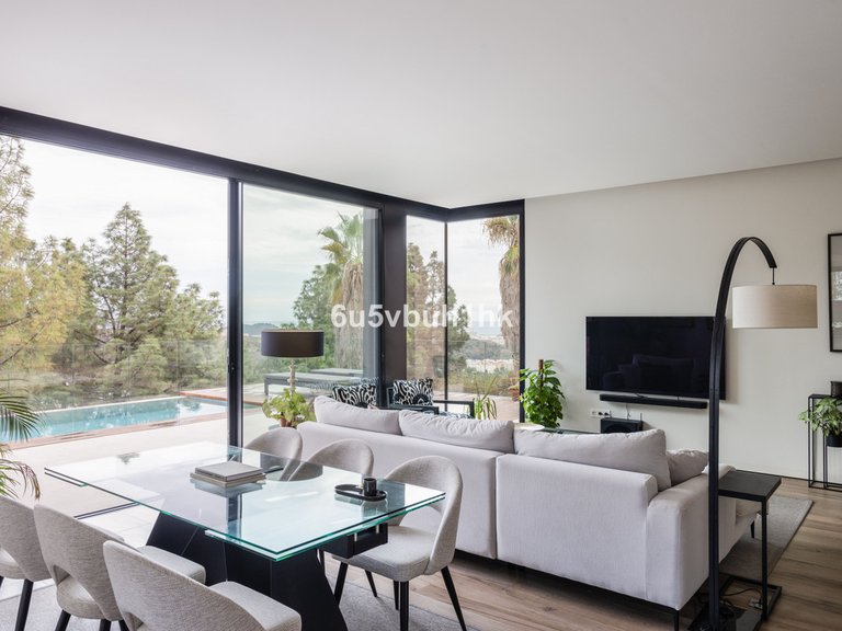 Villa for Sale in El Atabal, Malaga 4