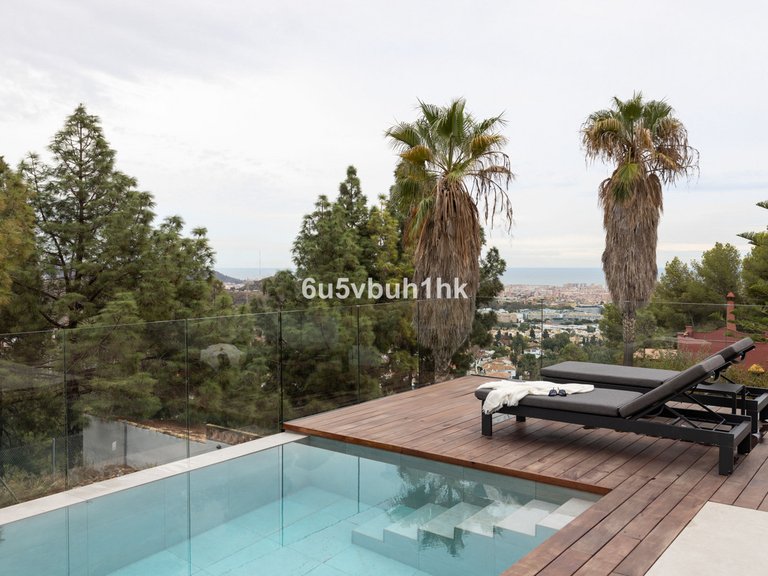 Villa for Sale in El Atabal, Malaga 6