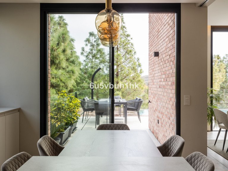 Villa for Sale in El Atabal, Malaga 9