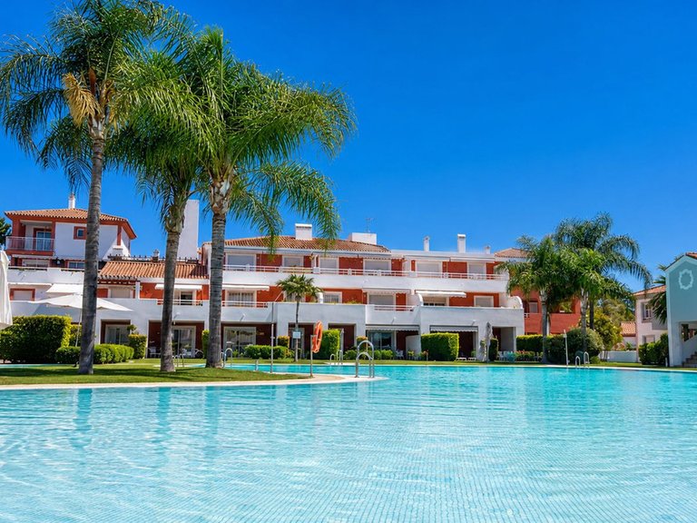Apartment for Sale in El Paraiso, Malaga 1