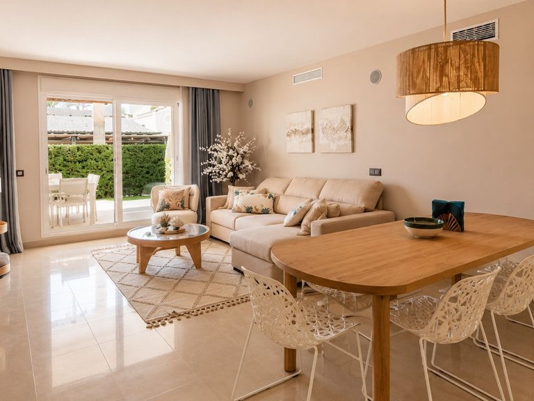 Apartment for Sale in El Paraiso, Malaga 6
