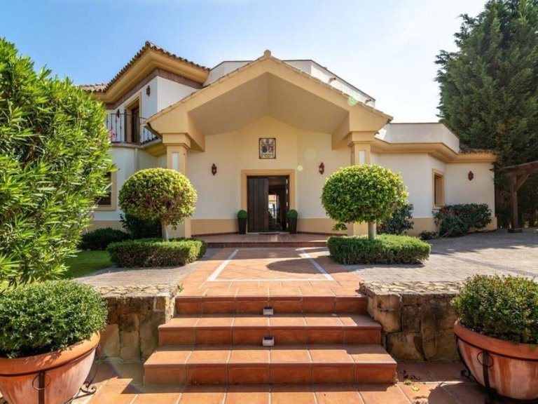Villa for Sale in Los Flamingos, Malaga 27