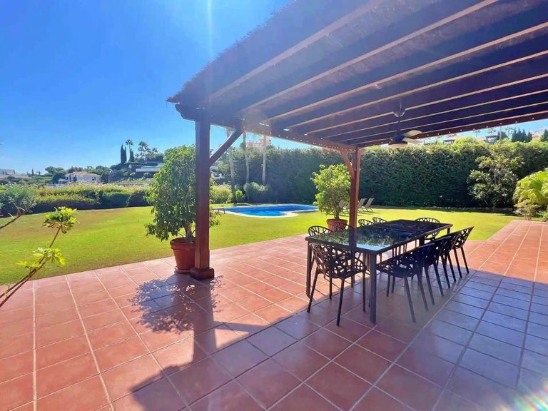 Villa for Sale in Los Flamingos, Malaga 28