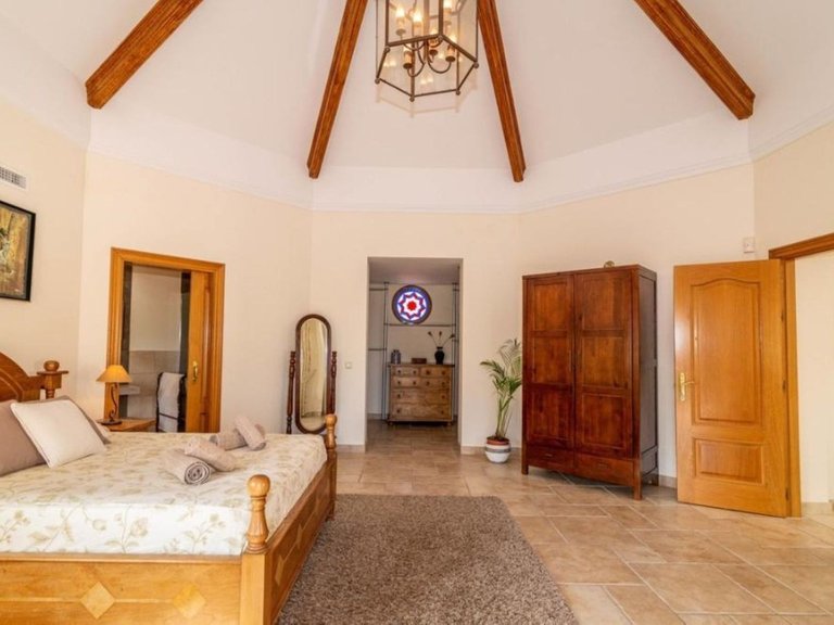 Villa for Sale in Los Flamingos, Malaga 35