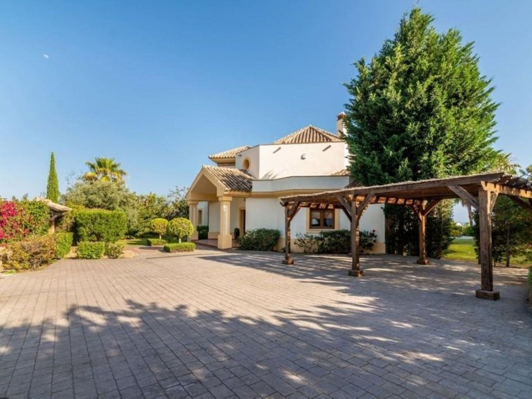 Villa for Sale in Los Flamingos, Malaga 41