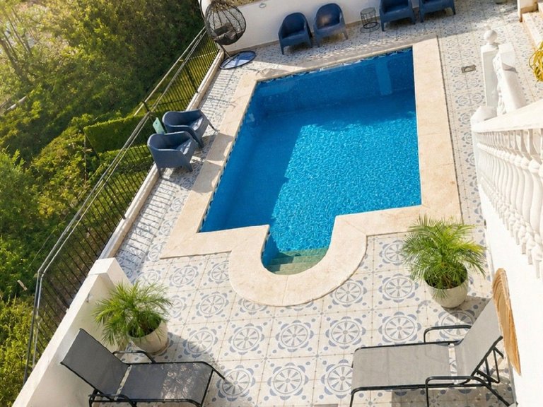 Villa for Sale in Sierrezuela, Malaga 1