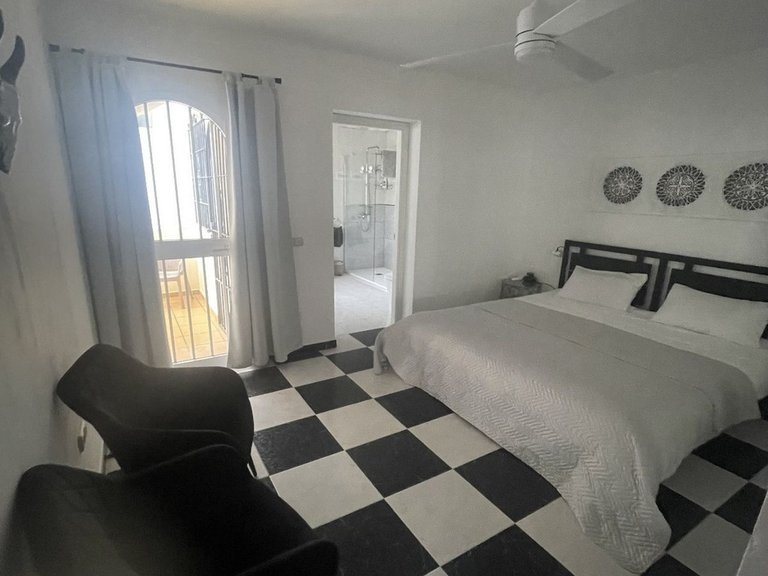 Villa for Sale in El Coto, Malaga 20