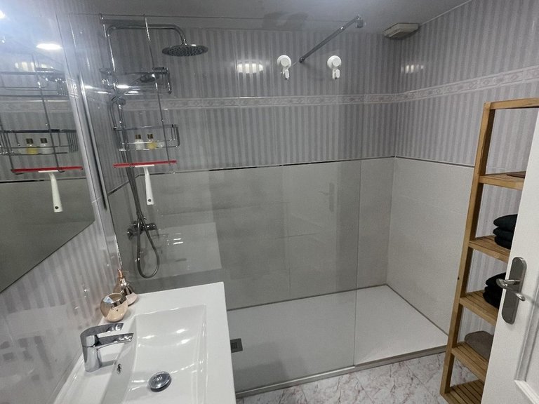 Villa for Sale in El Coto, Malaga 28