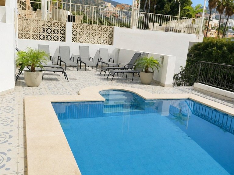 Villa for Sale in Sierrezuela, Malaga 4