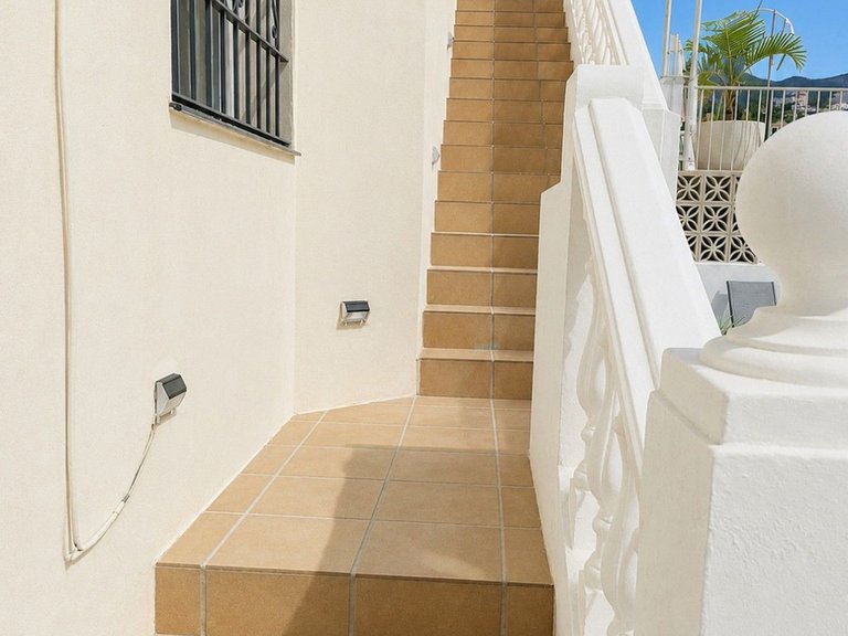 Villa for Sale in Sierrezuela, Malaga 7