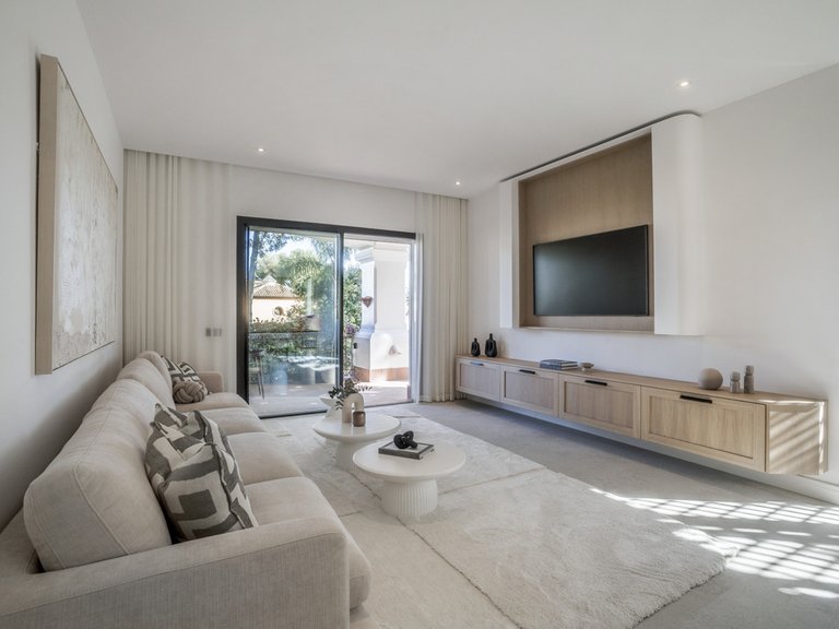 Apartment for Sale in The Golden Mile, Malaga 4