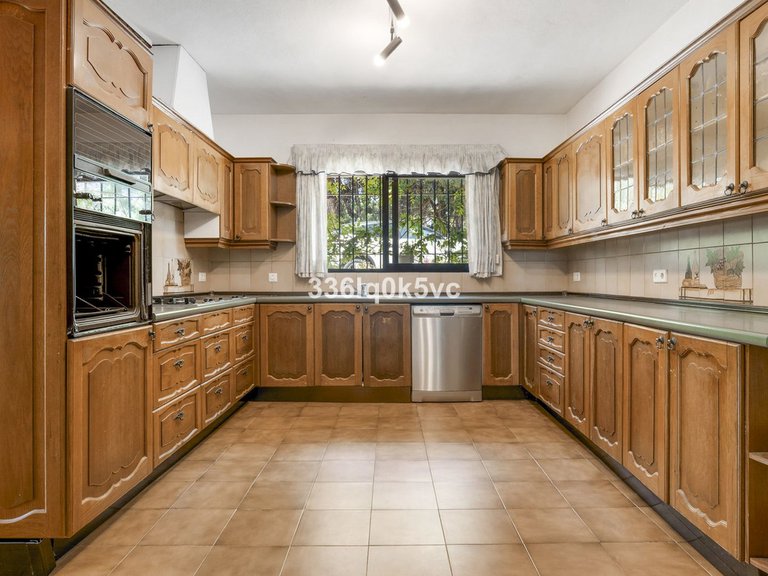 Villa for Sale in Marbella, Malaga 8