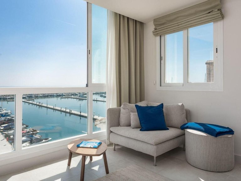 Apartment for Sale in Puerto Banús, Malaga 1