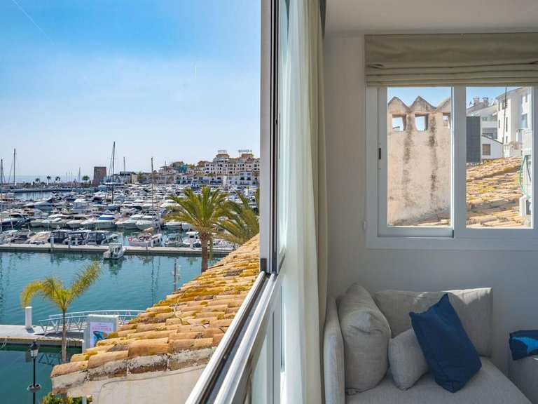 Apartment for Sale in Puerto Banús, Malaga 2