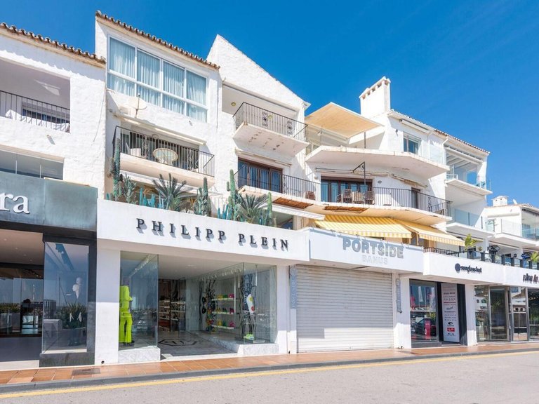 Apartment for Sale in Puerto Banús, Malaga 5