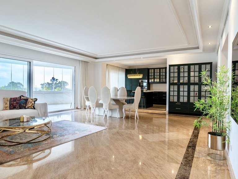 Apartment for Sale in Puerto Banús, Malaga 1