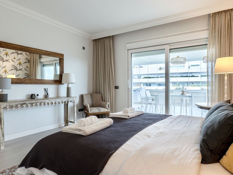 Apartment for Sale in Puerto Banús, Malaga 16