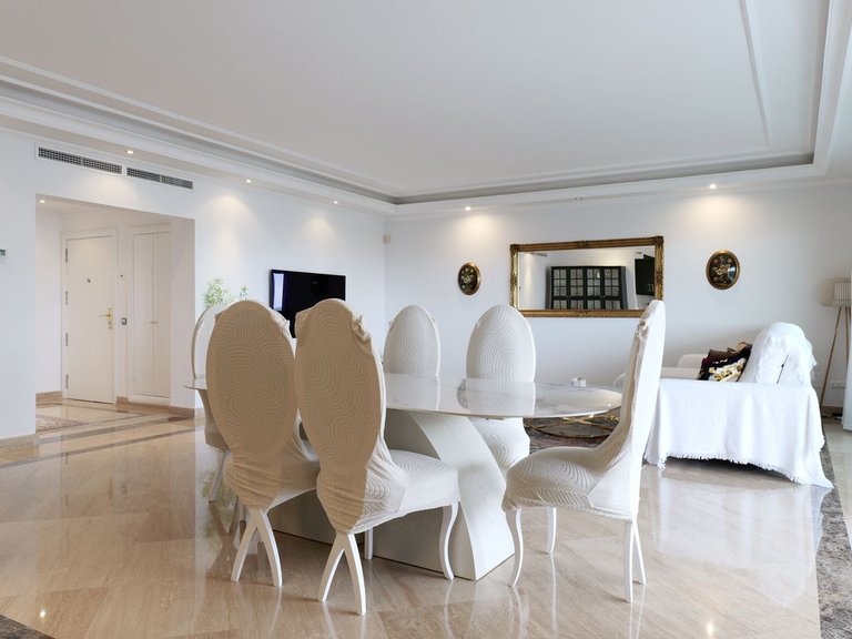 Apartment for Sale in Puerto Banús, Malaga 25