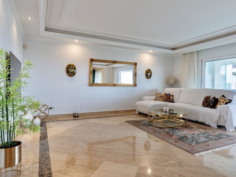 Apartment for Sale in Puerto Banús, Malaga 3