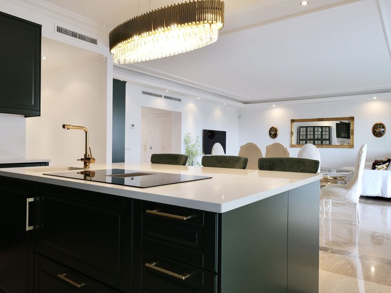Apartment for Sale in Puerto Banús, Malaga 5