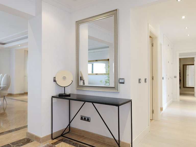 Apartment for Sale in Puerto Banús, Malaga 7