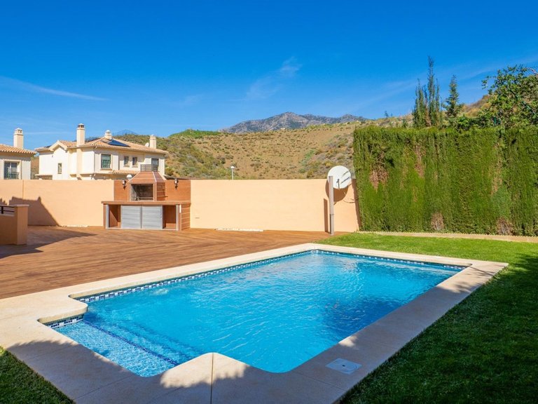 Villa for Sale in Los Pacos, Malaga 3