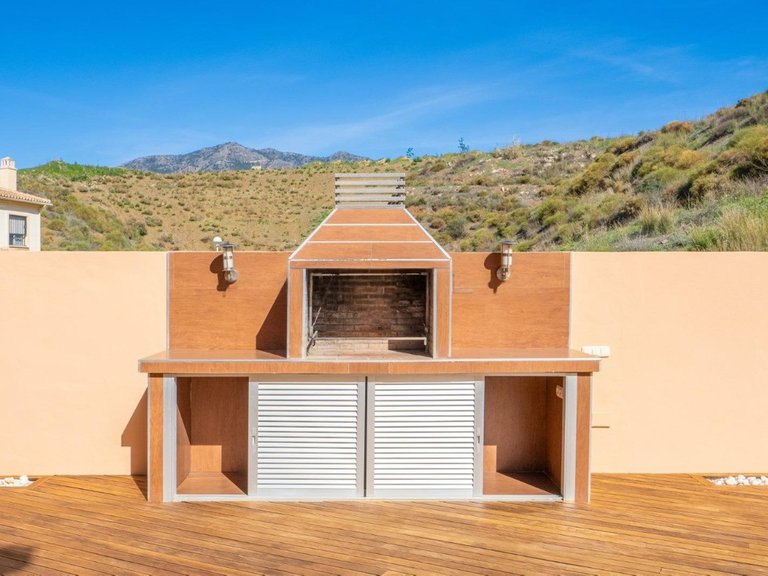 Villa for Sale in Los Pacos, Malaga 4