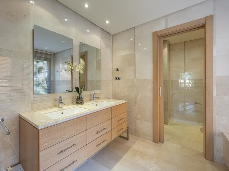 Apartment for Sale in The Golden Mile, Malaga 10